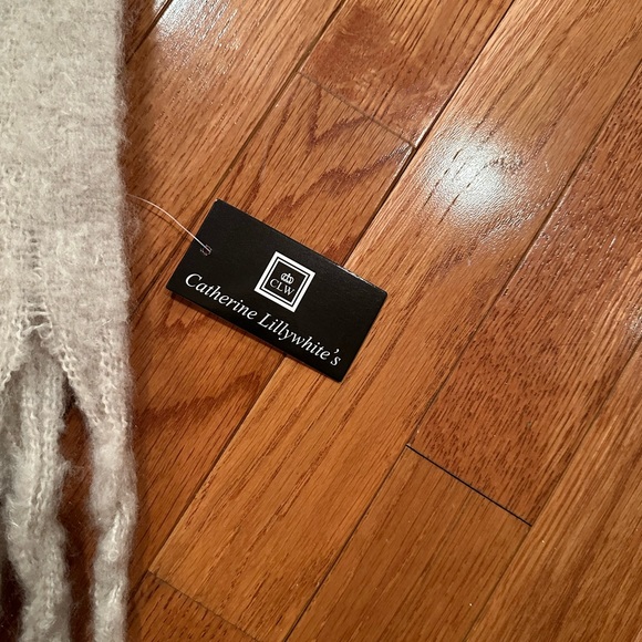 Large Polyester Off White Beige Scarf - Picture 3 of 6